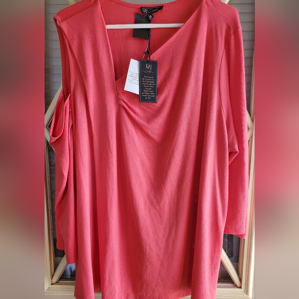 DG2 NWT Women's One Open Shoulder Coral Blouse 3x